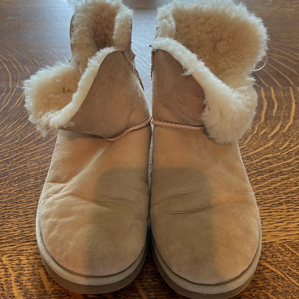 Uggs beige size 8